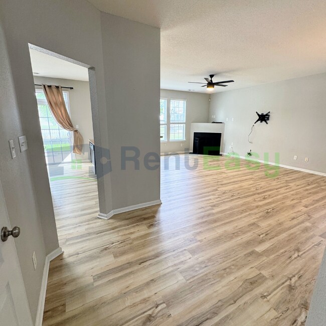 Building Photo - 1005 Silver Charm Cir