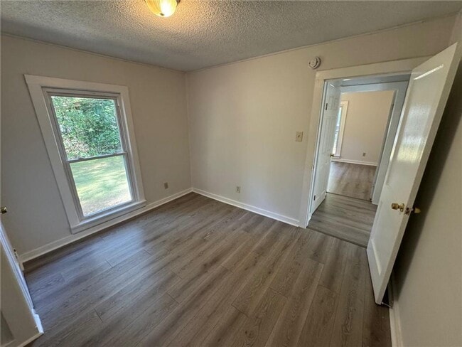 Building Photo - 904 Pansy Ct