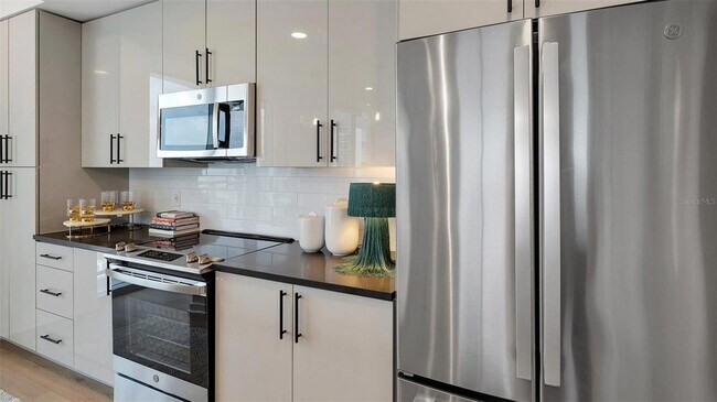 Building Photo - 225 1st Ave N