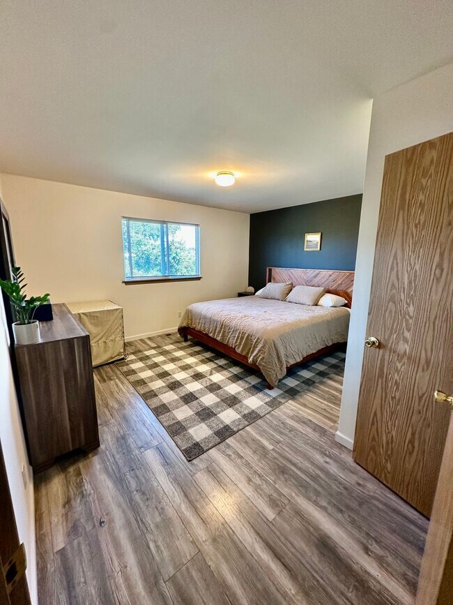 Building Photo - ***PENDING APPLICATIONS***3 Bed/2 Bath Qui...