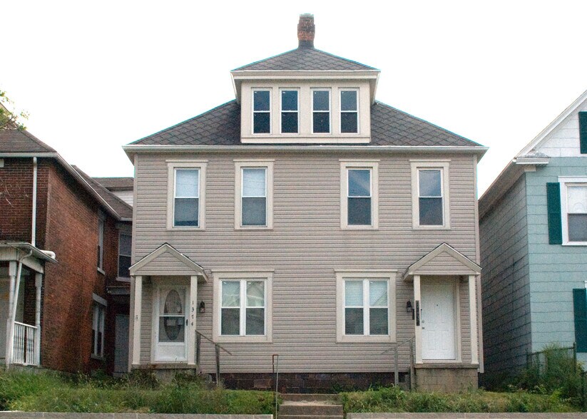Front of house - 1374 Summit St