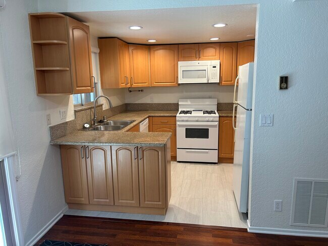 Building Photo - 1504 Manhattan Beach Blvd