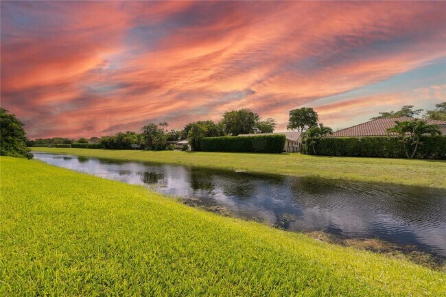 Building Photo - 10710 Royal Palm Blvd