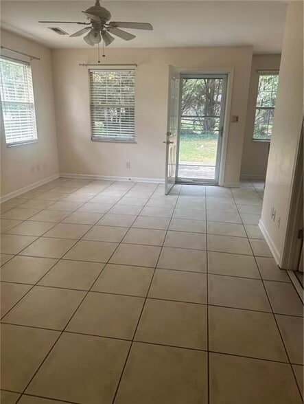 Building Photo - 3425 Century Dr