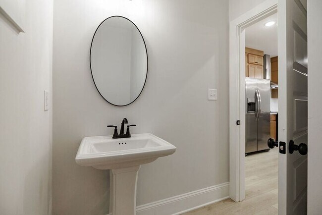 Building Photo - 125 Harper St