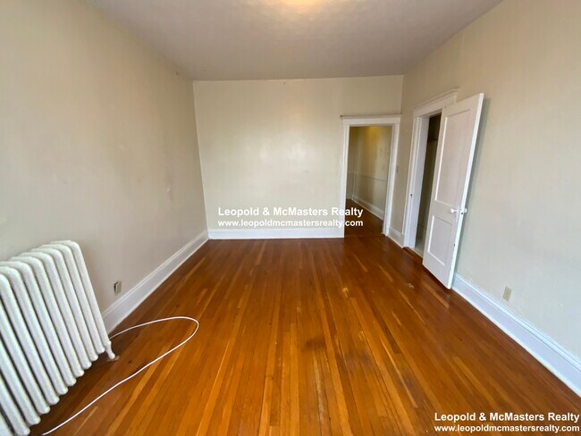 Building Photo - 159 Kelton St