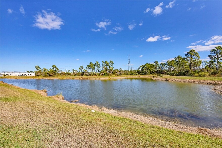 Building Photo - 11314 Pinot Dr