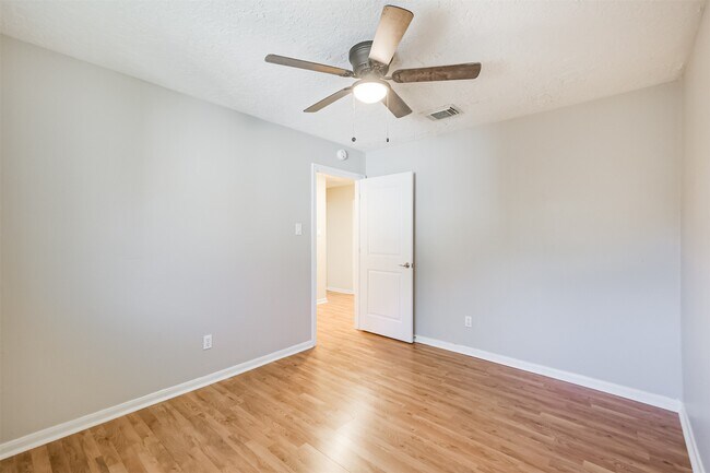 Building Photo - 9714 Railton St