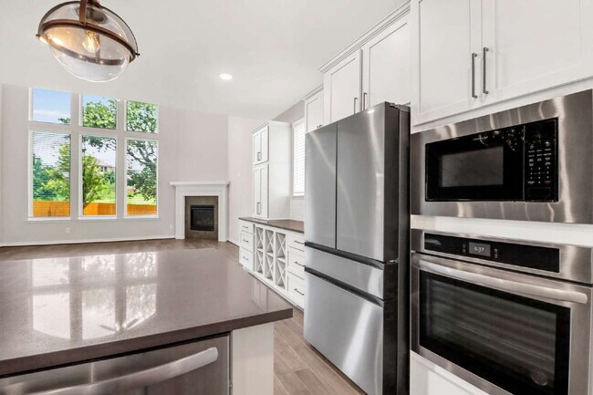 Building Photo - "Spacious 4-Bedroom Sanctuary with Cozy Fireplace in San Antonio's Prime Location!"