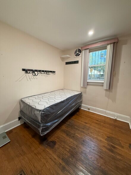 Building Photo - 1236 N Redfield St