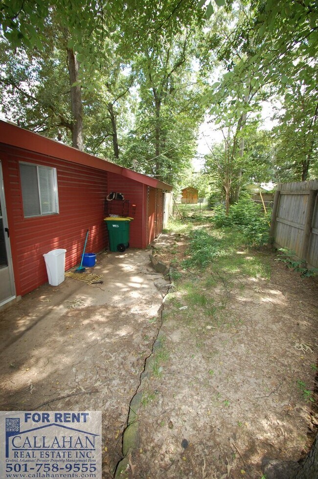 Building Photo - 6102 Woodview Dr N