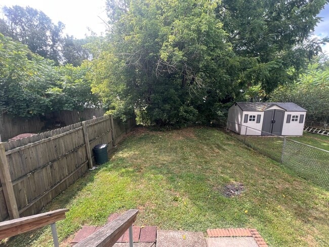 Building Photo - Carnegie - 1 Bedroom 1 Bathroom - Updated ...