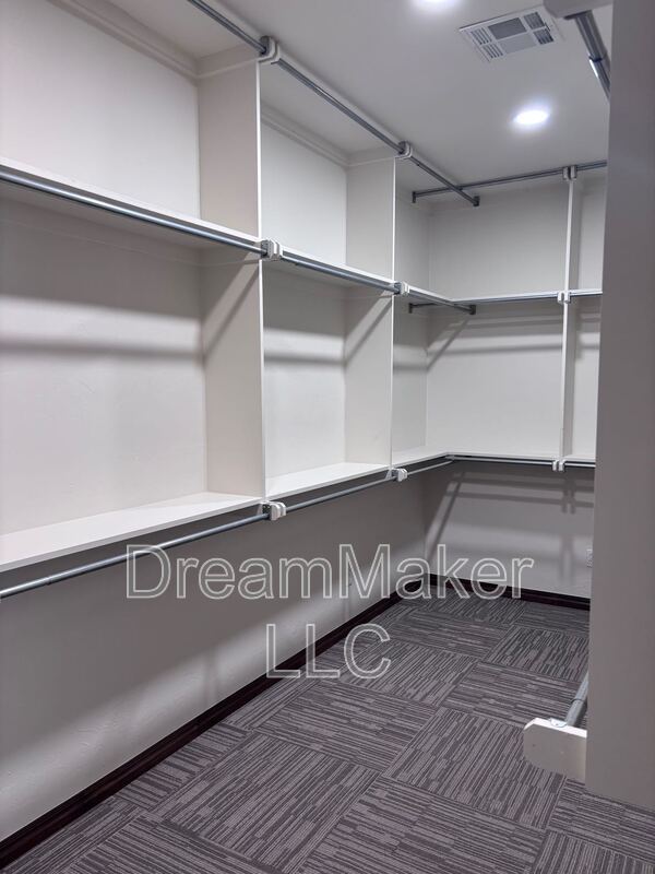 Building Photo - 2815 SE 44th St