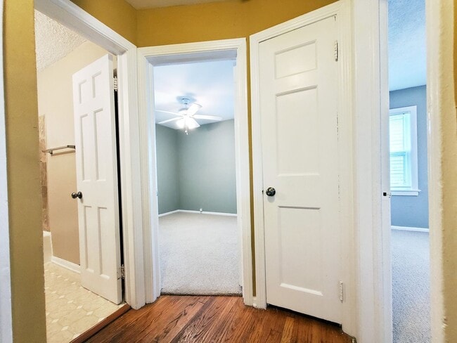 Building Photo - 4 Bed - 1 Bath Bungalow for Rent
