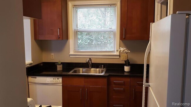 Building Photo - 1261 Pearson St