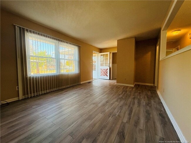 Building Photo - 611 Reggie Ct