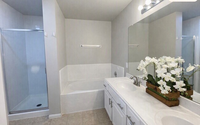 Building Photo - 17150 Summer Hollow Dr