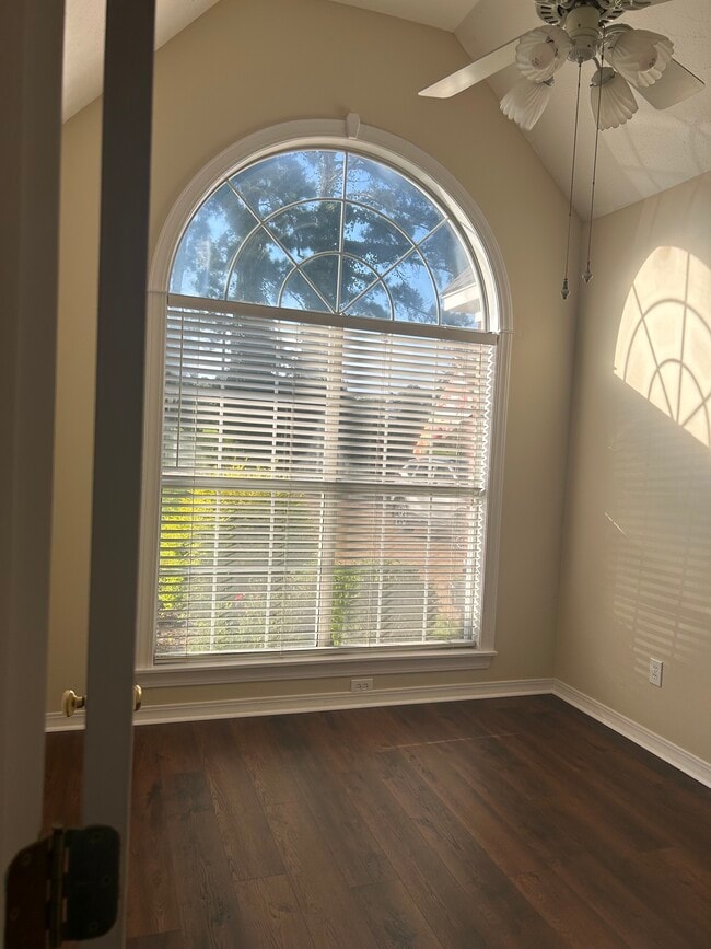 Building Photo - 516 Bay Pointe Dr