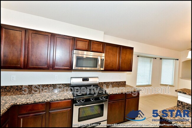 Building Photo - 5005 Moon Ranch Ln