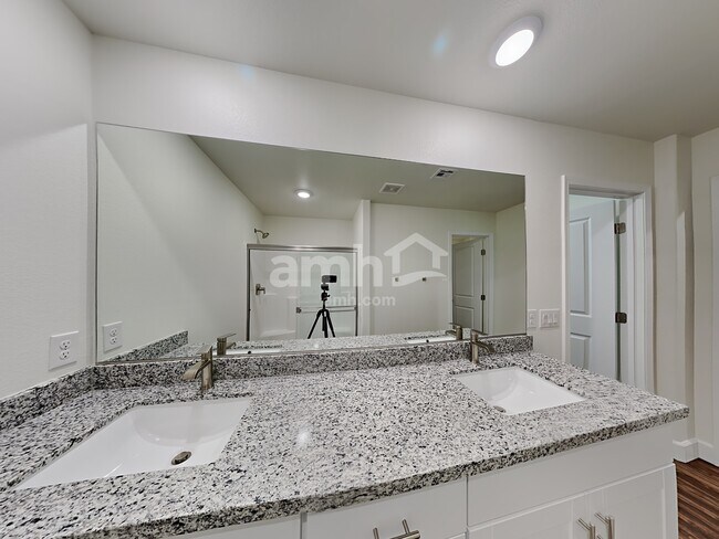 Building Photo - 302 Palazza Reserve Pl