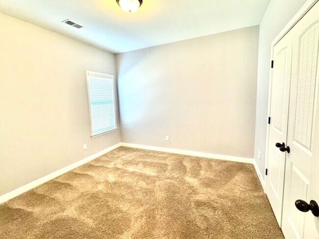 Building Photo - Olive Branch 4 Bedroom 2 Bath Home-Great Schools