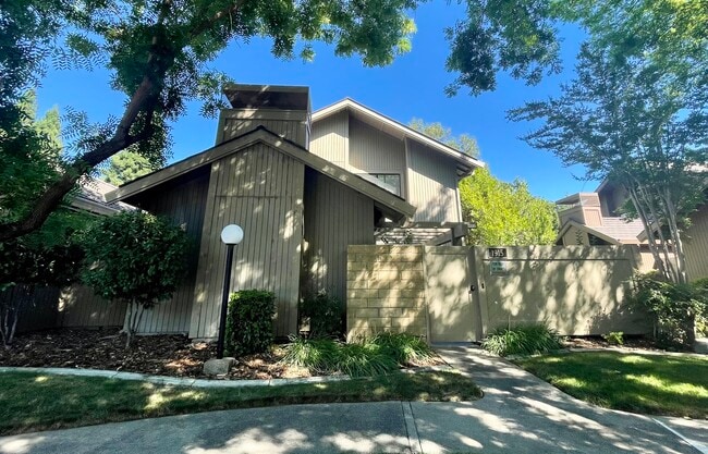 Primary Photo - 1915 Discovery Village Ln