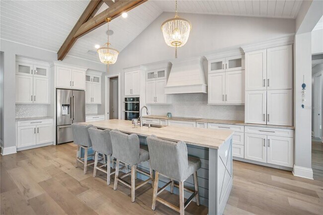 Building Photo - 718 Pinckney Dr