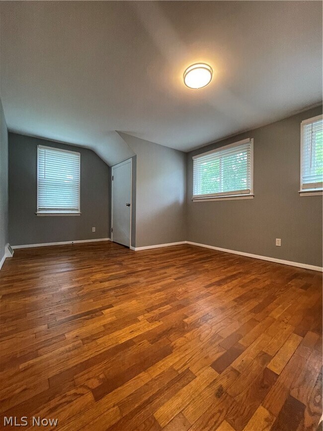 Building Photo - 1399 Barlow Rd