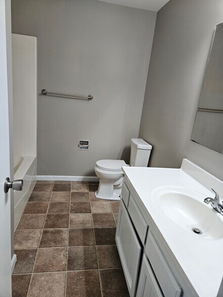 BATHROOM - 11819 County Road 438