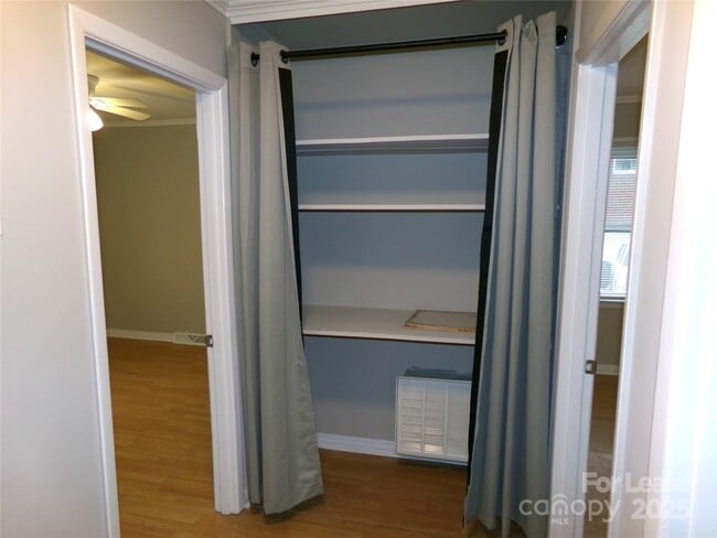 Building Photo - 716 Brown Ave