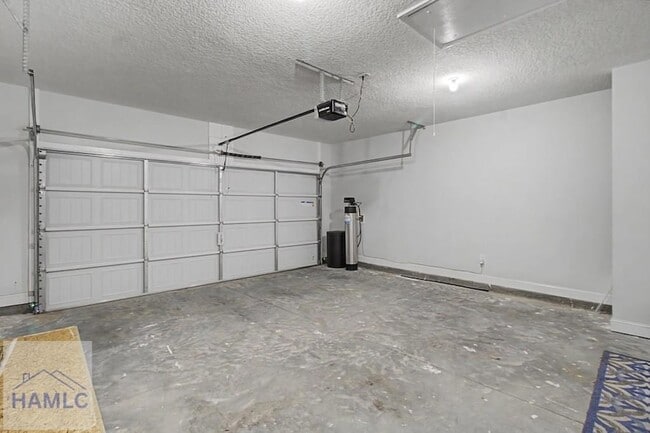 Building Photo - 20 Fuller Wy NE