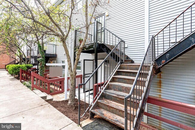 Building Photo - 2648 Bowen Rd SE