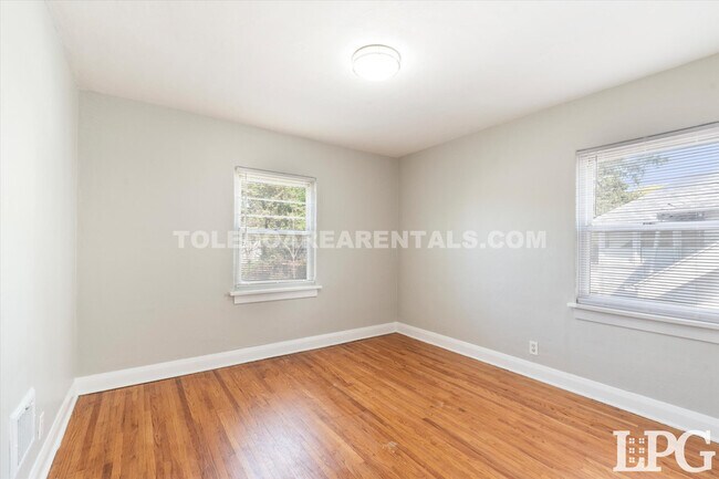 Building Photo - 1442 Schuyler Rd