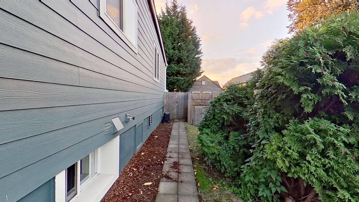 Building Photo - Chic Alberta apartment near Portland Farmers Market