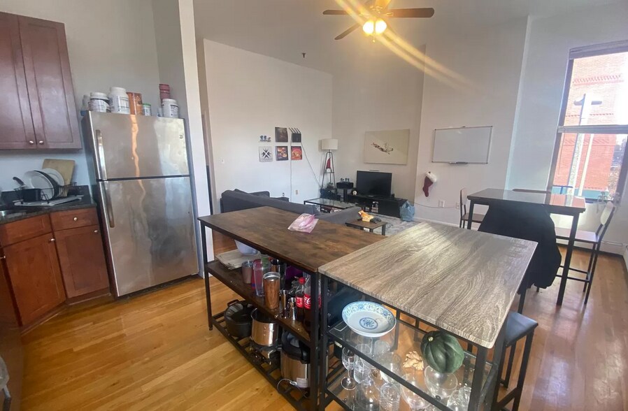 Building Photo - 168 Northampton St