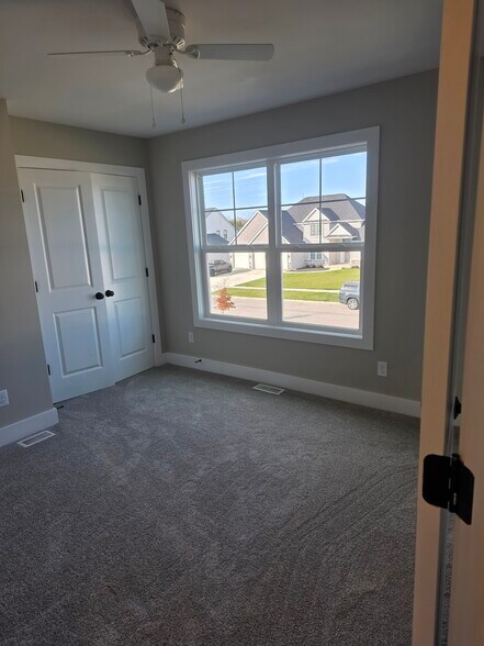 Building Photo - 9425 Newbury Ln