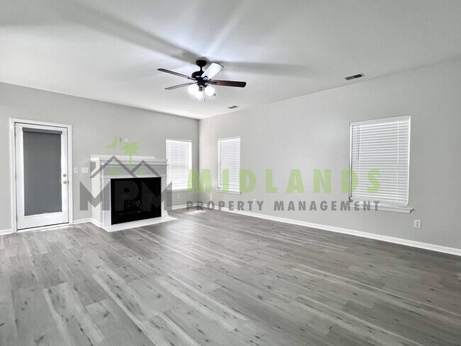 Building Photo - 523 Whitewater Dr