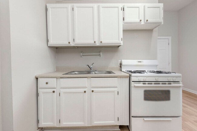 Building Photo - 726-728 W Saint Catherine Street