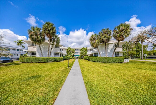 Building Photo - 10190 Collins Ave