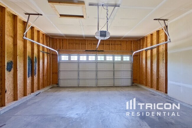Building Photo - 218 Roxbury Dr