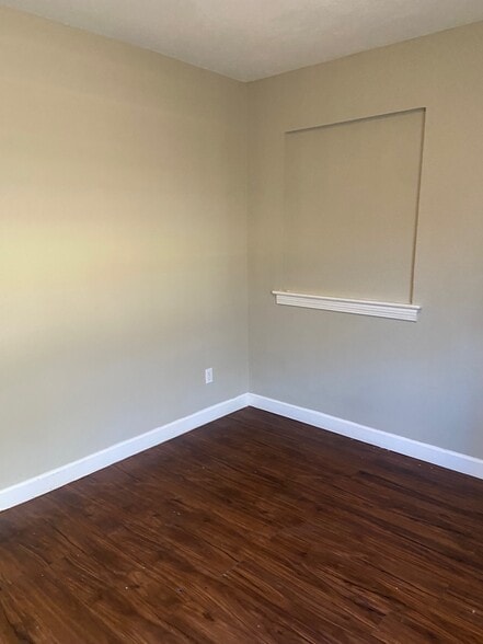 Building Photo - 921 Garywood Pl