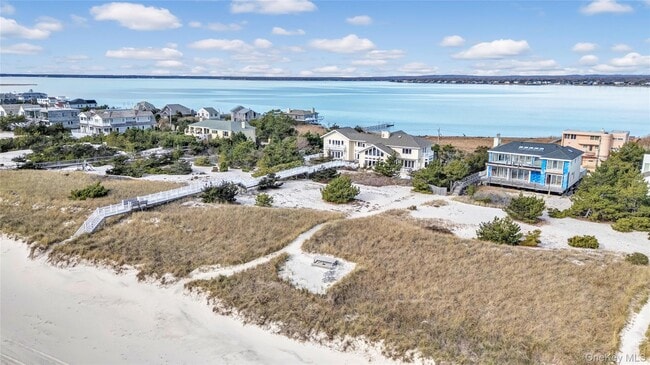 Building Photo - 605 Dune Rd