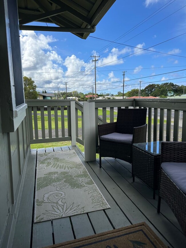 Building Photo - 2BR/1BA with front porch in Hilo Town!
