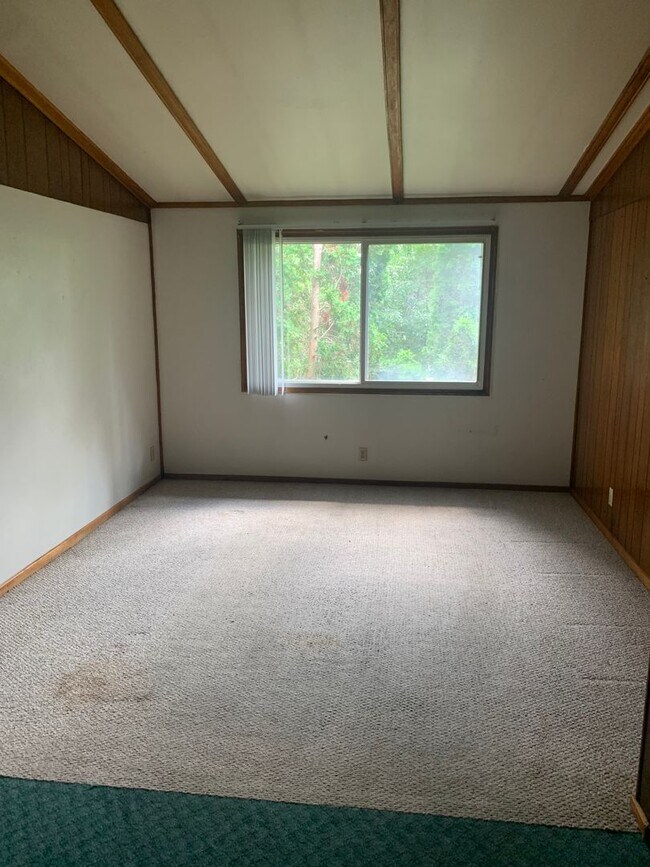 Interior Photo - 1810 N 10th Ave