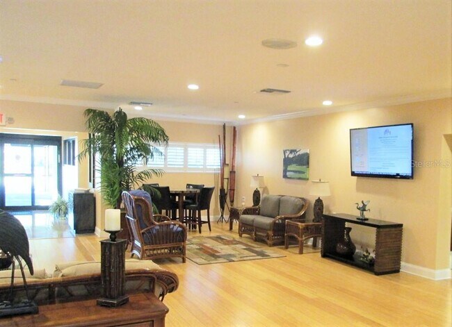 Building Photo - 2225 Lark Cir W