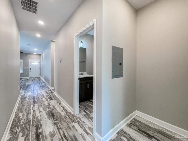 Building Photo - 5170 Burlington Ave