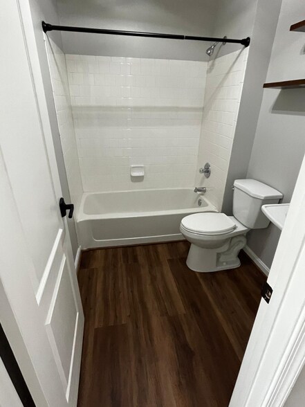 Building Photo - 8941 Town Center Cir