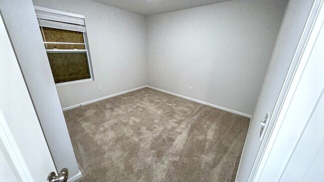 Building Photo - Lovely 4-Bedroom Home Near Ivanhoe Park / ...