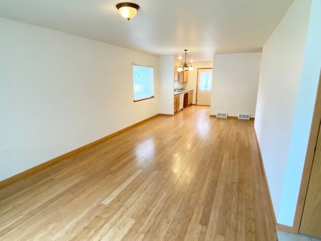 Building Photo - 2-Bedroom, 1-Bath Ranch Style Home - ADA C...