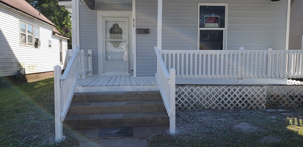 Primary Photo - 515 W Franklin St